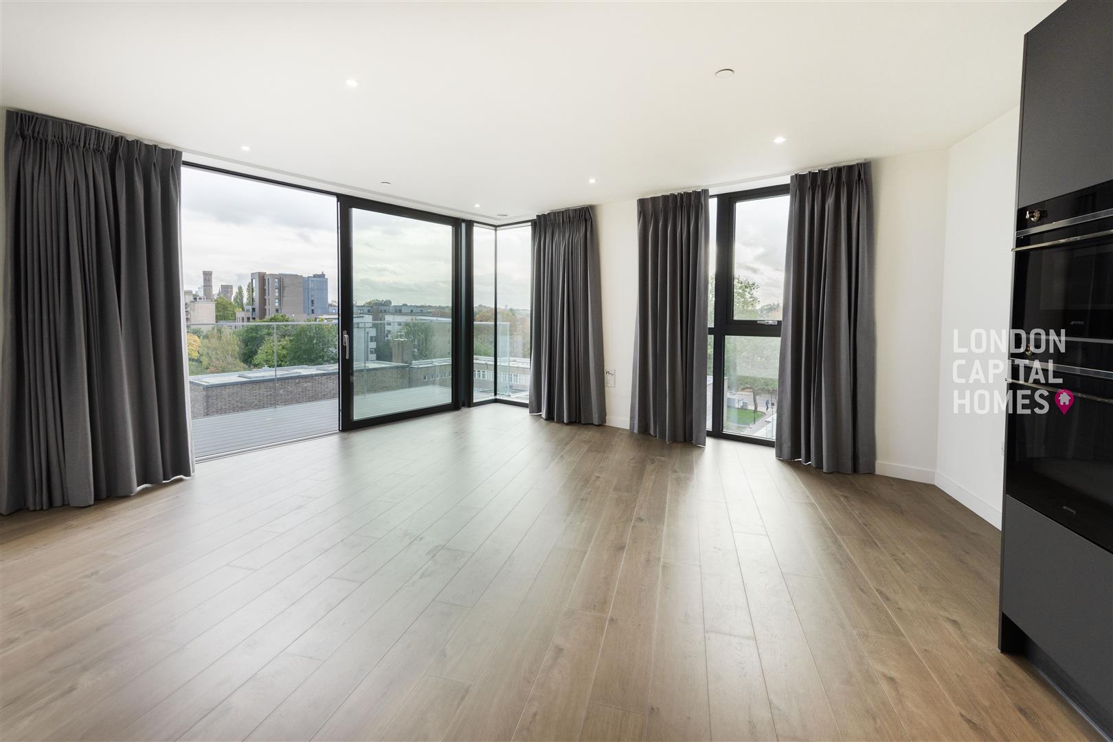 2 bed property in Willowbrook House, London